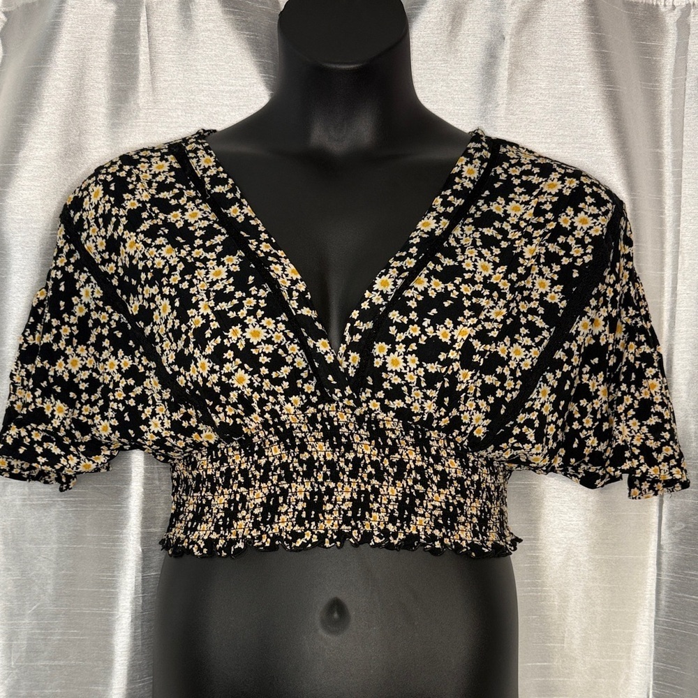 Angie Floral Crop Top Deep V Neck Lace Flutter Short Sleeve Smocked Pleats Large